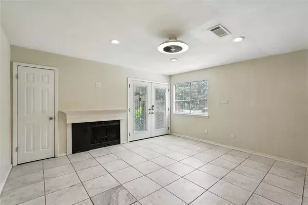 Dallas, TX 75243,9835 Walnut ST #102