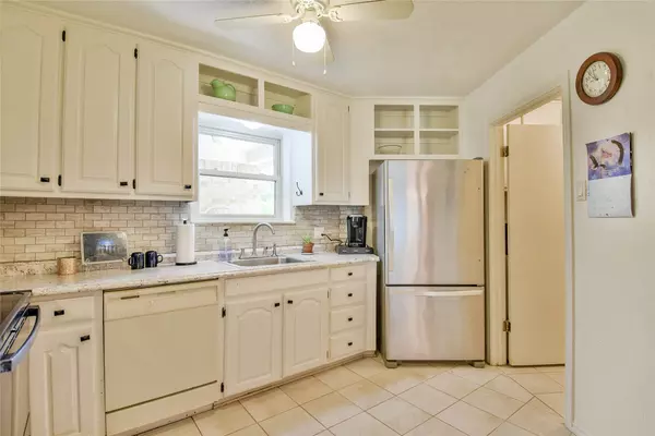 Granbury, TX 76048,300 Saddleview CT