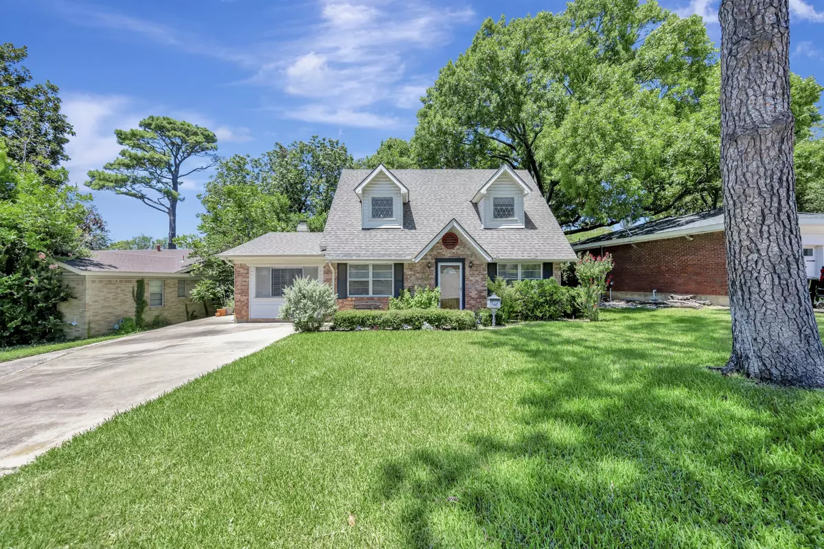 Arlington, TX 76013,2004 Valley LN