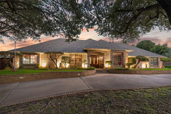 1360 Green Hills CT, Duncanville, TX 75137