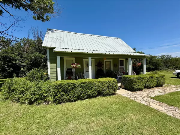 Hico, TX 76457,713 N Mesquite ST