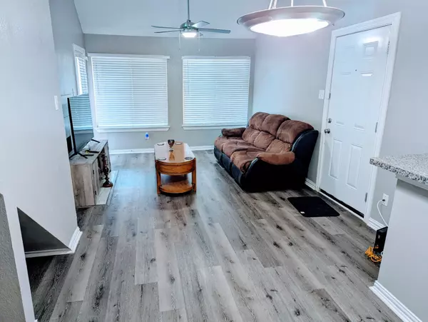 Dallas, TX 75243,9819 Walnut ST #203