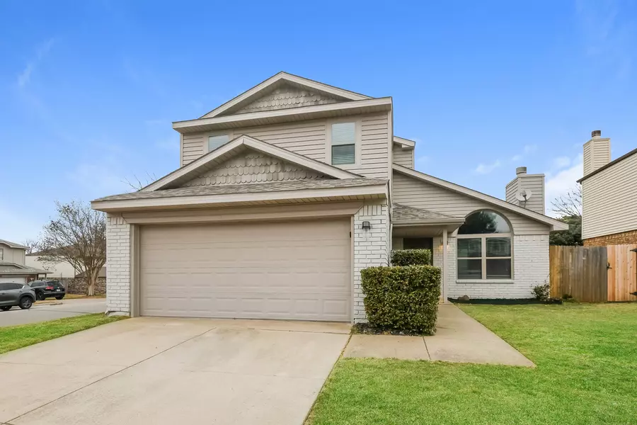 1718 Stoneway DR, Grapevine, TX 76051