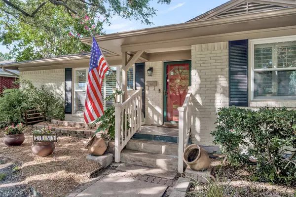7135 Clemson DR, Dallas, TX 75214