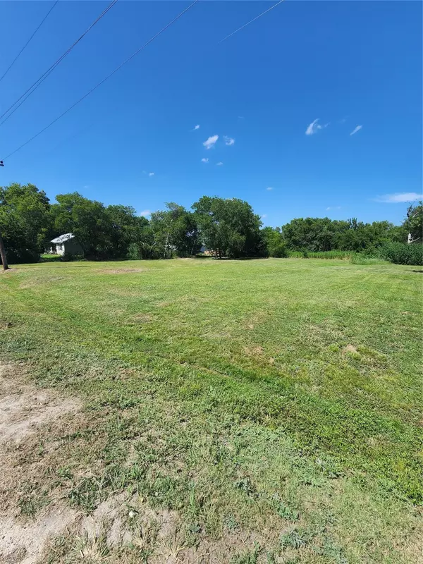 Mart, TX 76664,309 S Falls ST