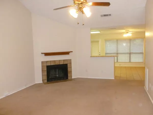 Euless, TX 76039,101 STONY CREEK DR