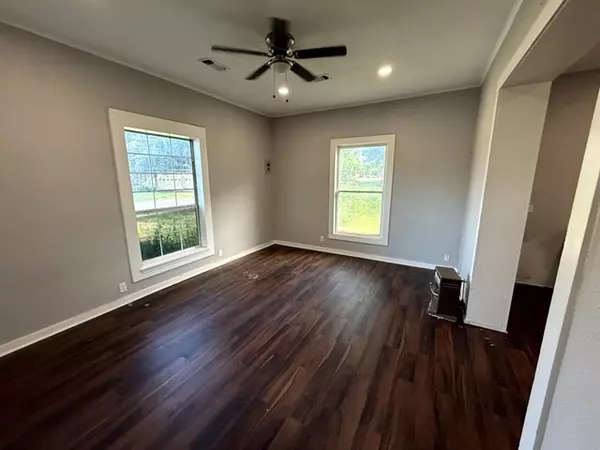 Denison, TX 75020,1631 W Johnson ST