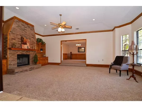 Dallas, TX 75243,13215 Harkness DR