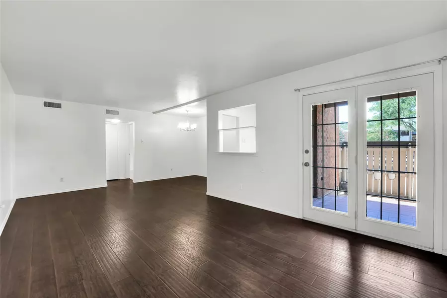 2802 Escada DR #107, Farmers Branch, TX 75234