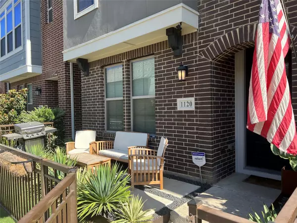 Dallas, TX 75212,1120 Manacor LN