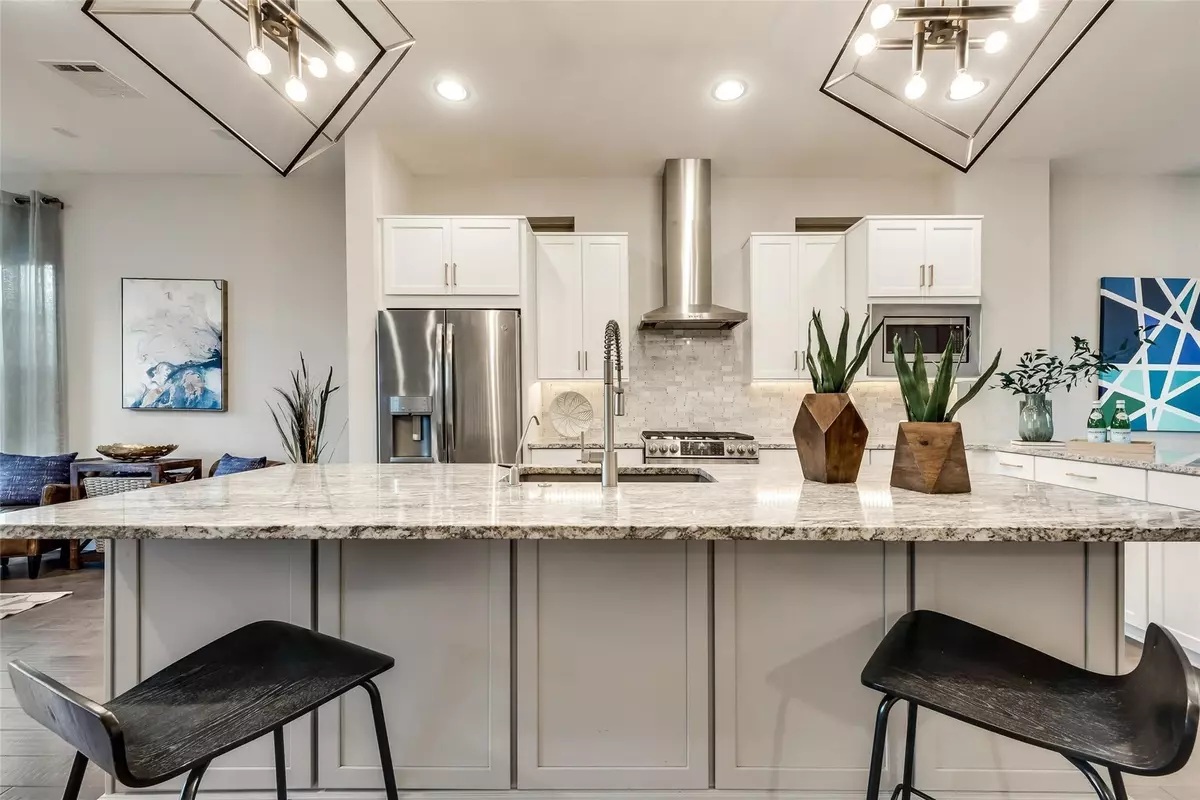 Dallas, TX 75212,1120 Manacor LN