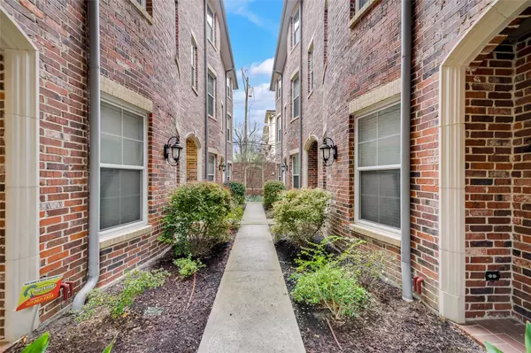 Dallas, TX 75204,3200 Ross AVE #28