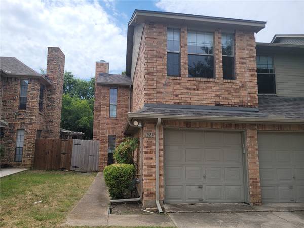 1221 Hudgins ST, Grapevine, TX 76051