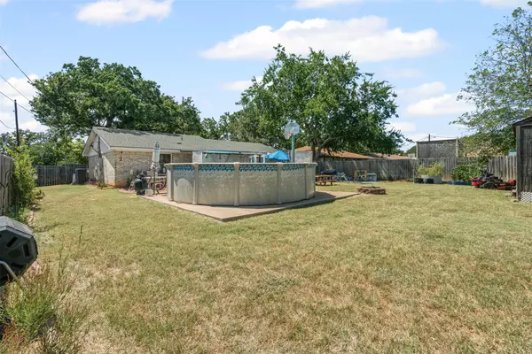 Azle, TX 76020,153 Rhoades ST