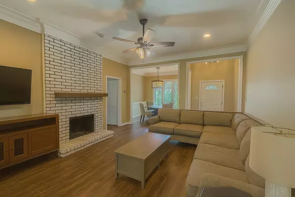 Allen, TX 75002,909 Country LN