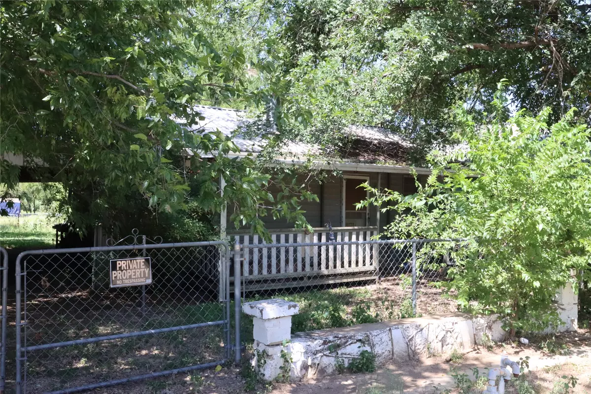 Breckenridge, TX 76424,110 E 2nd ST