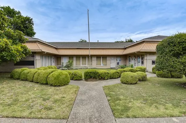 529 W Wheatland RD, Duncanville, TX 75116