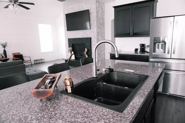 Forney, TX 75126,1995 Diorite LN