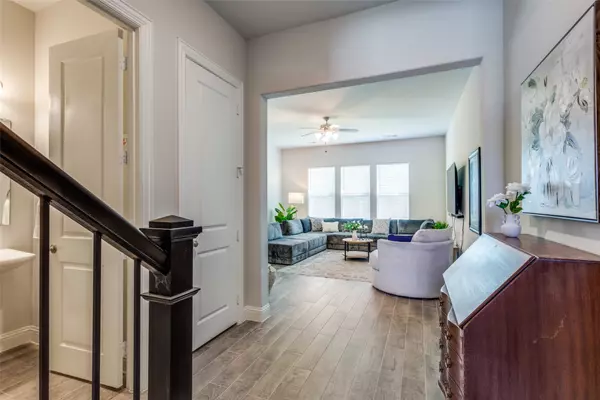 Lewisville, TX 75077,553 Hutchinson LN