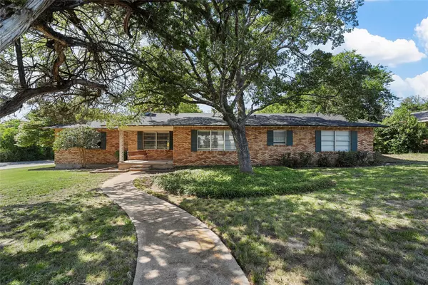9537 Bryce DR, Woodway, TX 76712