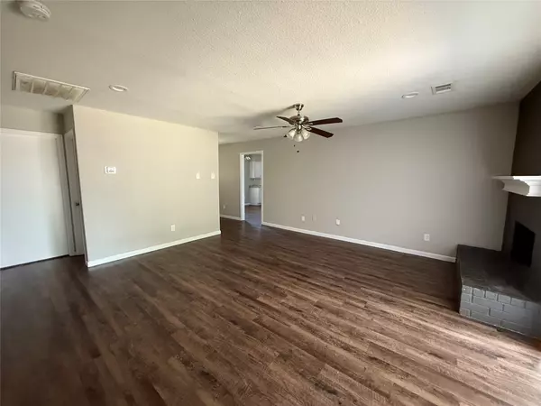 Dallas, TX 75217,10541 Cradlerock DR