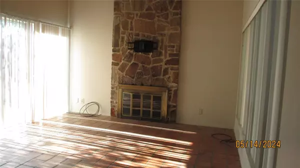 Dallas, TX 75240,13422 blossomheath LN