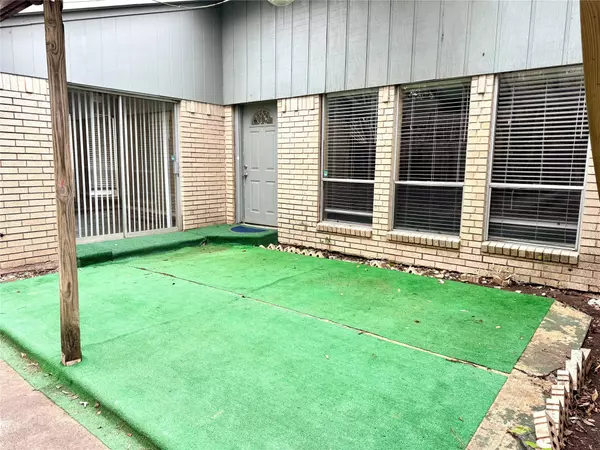 Dallas, TX 75240,13357 Kit lane