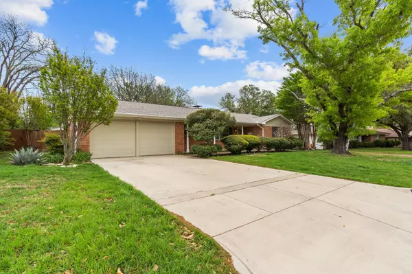 6033 Worrell DR, Fort Worth, TX 76133