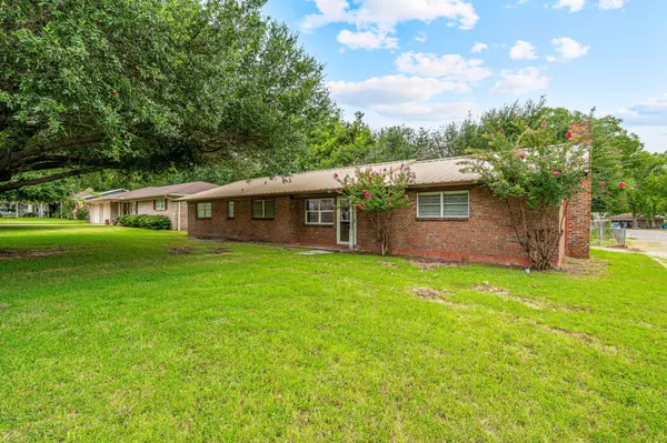 De Leon, TX 76444,1201 N Holland ST