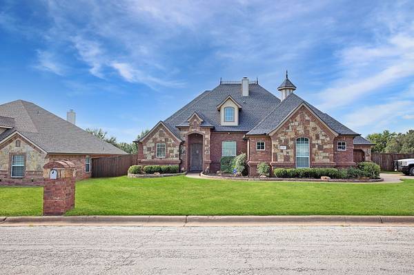 1717 Dakota DR, Graham, TX 76450