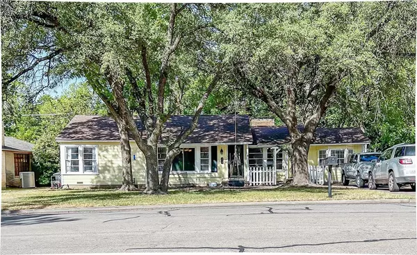 310 Bellevue DR, Cleburne, TX 76033