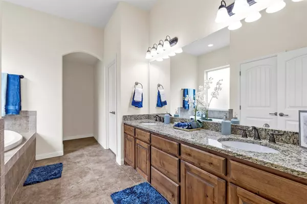 Granbury, TX 76049,210 Donna CIR