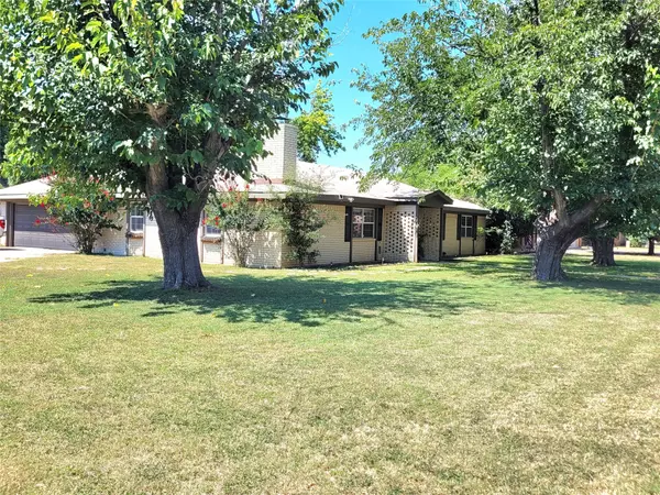 2413 Monticello ST, Brownwood, TX 76801