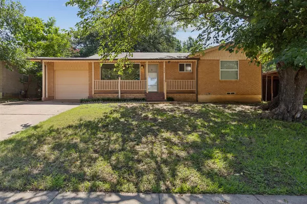 308 Myrtle DR, Hurst, TX 76053