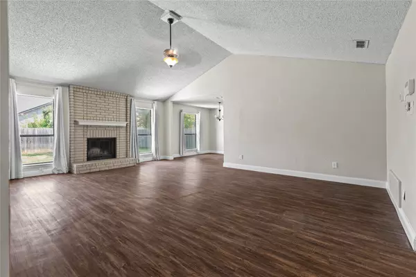 Arlington, TX 76002,6211 Minuteman LN