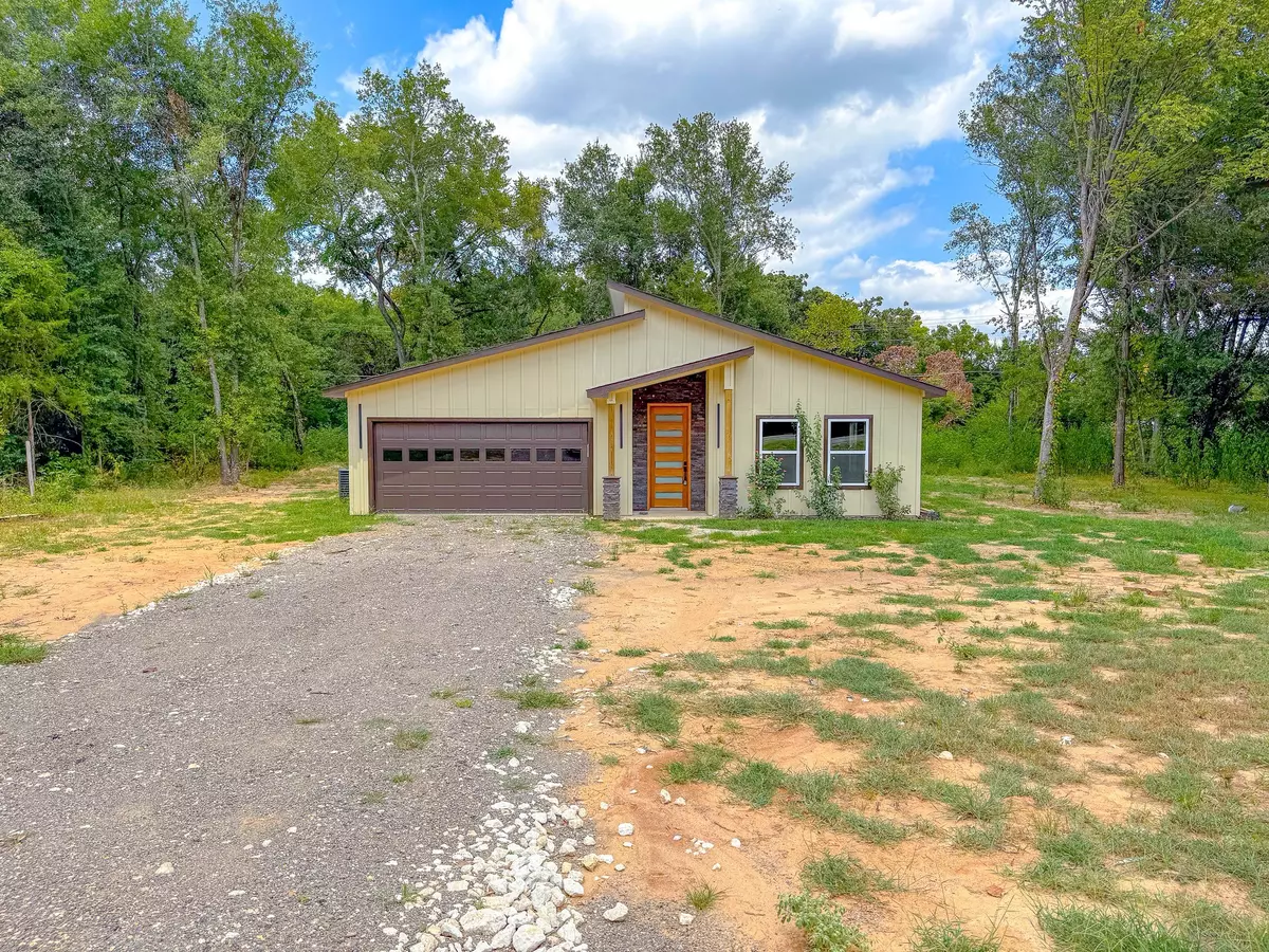 Fairfield, TX 75840,228 W FM 27