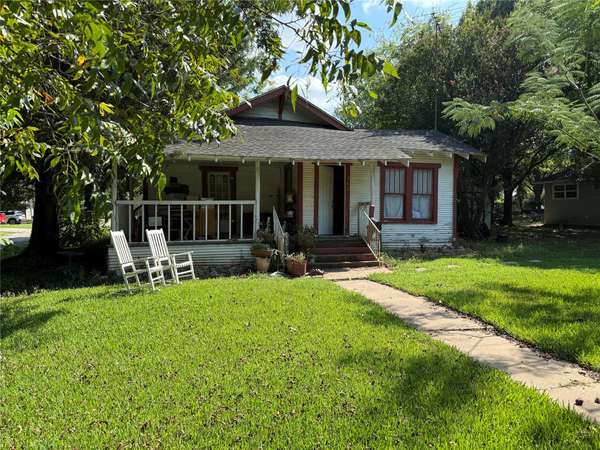242 E North ST, Wills Point, TX 75169