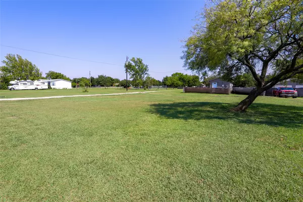8916 Buttercup CT, Alvarado, TX 76009