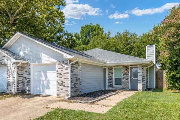 950 Irene ST, Burleson, TX 76028