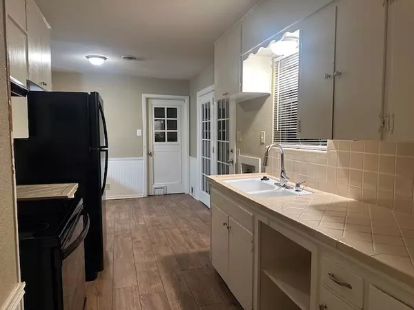 Denton, TX 76205,1815 Mercedes RD