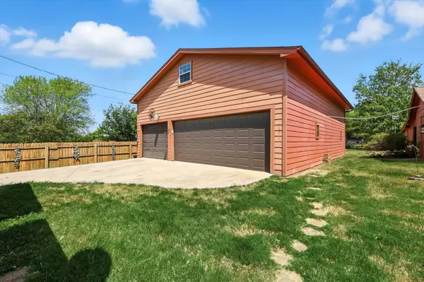 905 Clearview ST, Krum, TX 76249