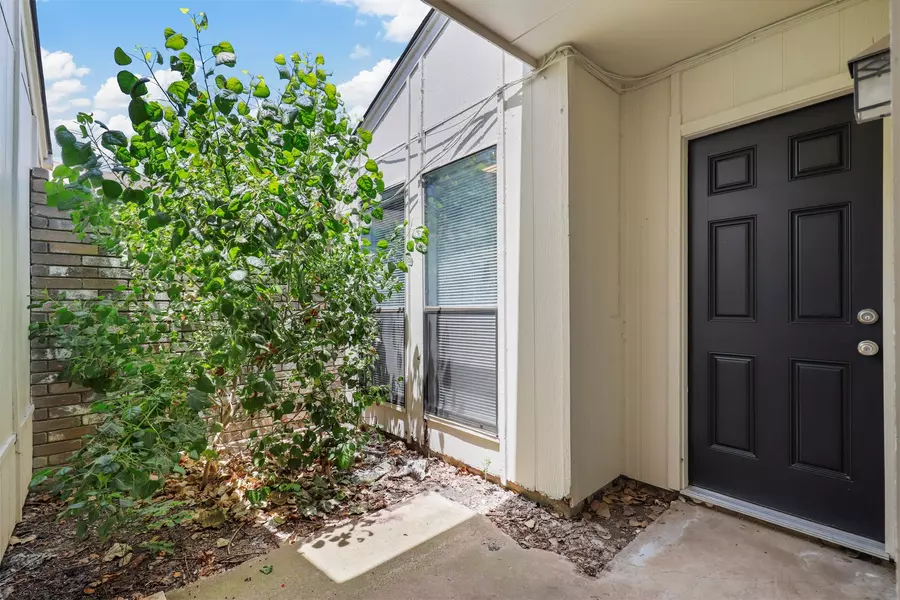 10306 Stoney Bridge CT, Fort Worth, TX 76108