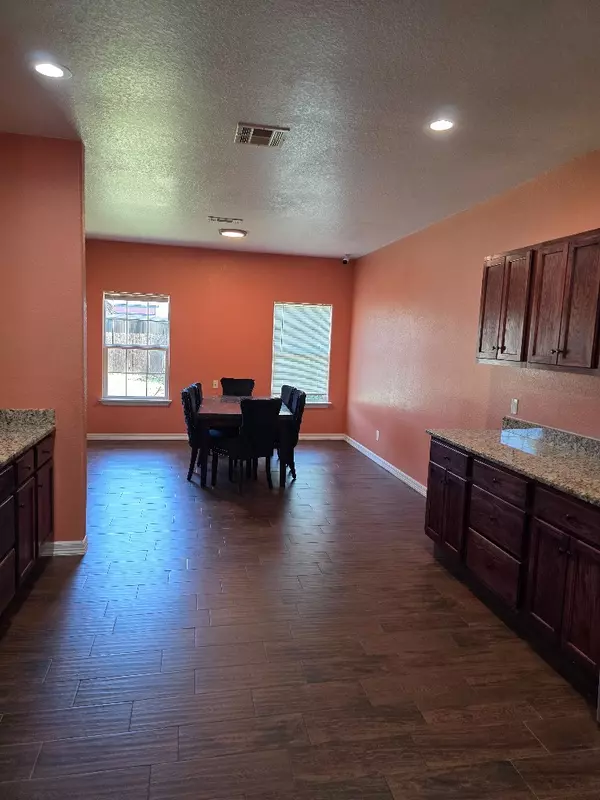 Lacy Lakeview, TX 76705,1205 Avenue B