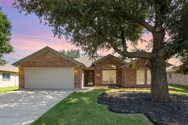 4810 Bluebird LN, Mansfield, TX 76063