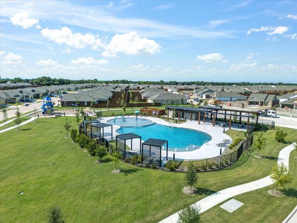 5130 Volunteer DR, Ennis, TX 75119
