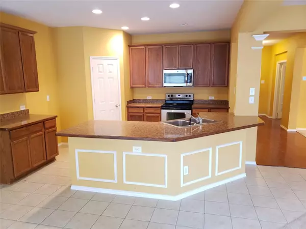 Fort Worth, TX 76244,9004 Brook Hill LN