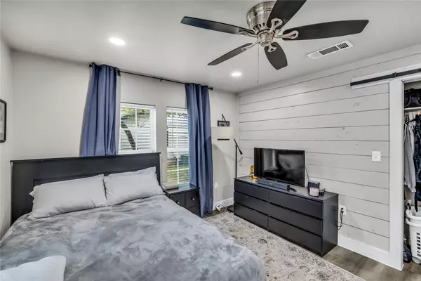 Cedar Hill, TX 75104,323 S Main ST