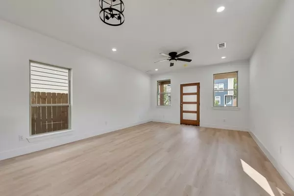 Dallas, TX 75215,2350 Scott ST