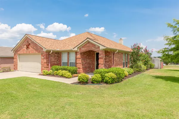 202 Whitestone WAY, Weatherford, TX 76085