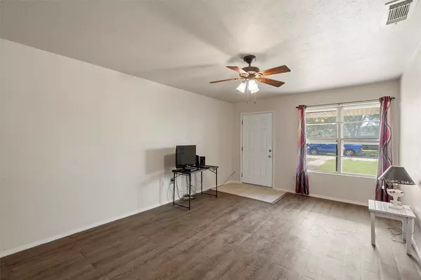 Lacy Lakeview, TX 76705,409 Delview DR